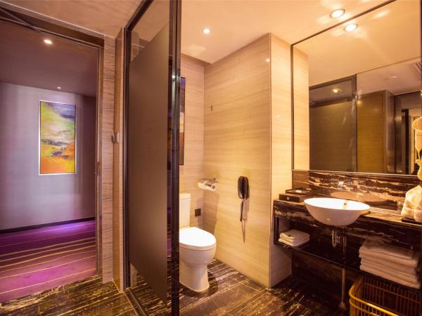 La Perle International Hotel - Free shuttle between hotel and Exhibition Center during Canton Fair & Exhibitor registration Counter : photo 9 de la chambre chambre lits jumeaux exécutive