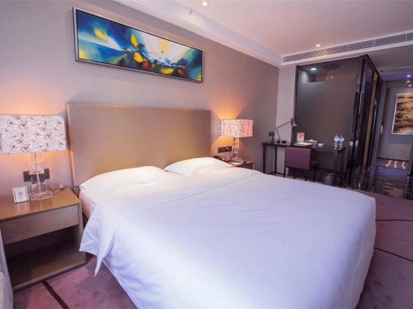 La Perle International Hotel - Free shuttle between hotel and Exhibition Center during Canton Fair & Exhibitor registration Counter : photo 5 de la chambre chambre exécutive lit queen-size
