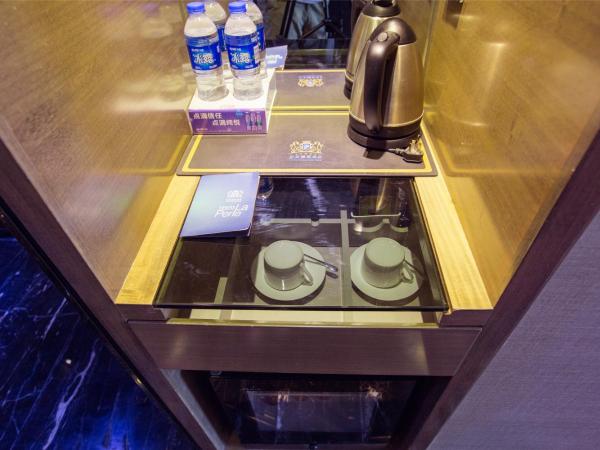 La Perle International Hotel - Free shuttle between hotel and Exhibition Center during Canton Fair & Exhibitor registration Counter : photo 9 de la chambre chambre exécutive lit queen-size