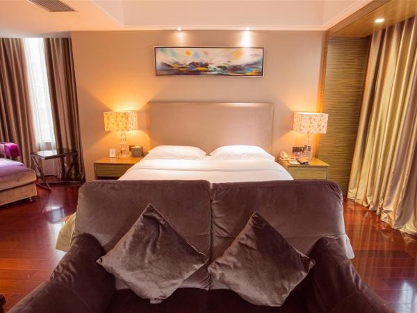 La Perle International Hotel - Free shuttle between hotel and Exhibition Center during Canton Fair & Exhibitor registration Counter : photo 2 de la chambre chambre lit queen-size deluxe
