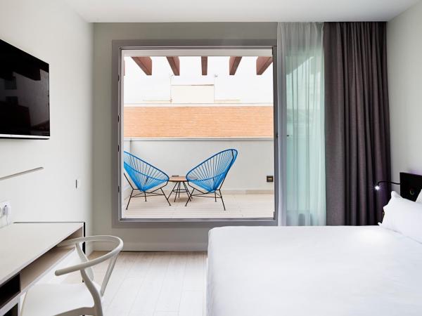 B&B HOTEL Madrid Centro Puerta del Sol : photo 6 de la chambre hébergement double premium avec terrasse