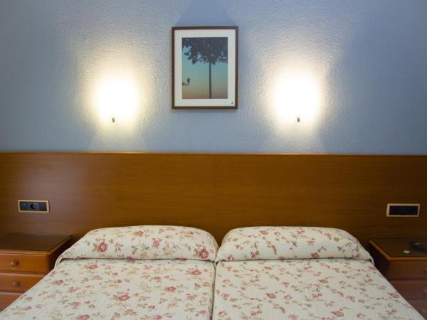 Pensión Numancia : photo 2 de la chambre chambre double ou lits jumeaux avec salle de bains commune