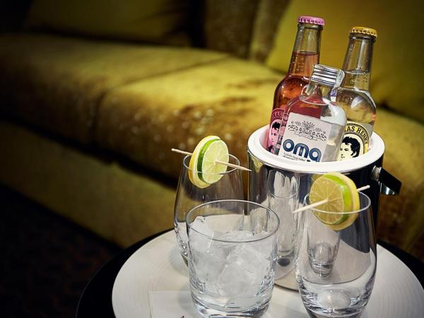 COSMOPOLITAN Hotel Prague : photo 6 de la chambre suite junior gin & tonic