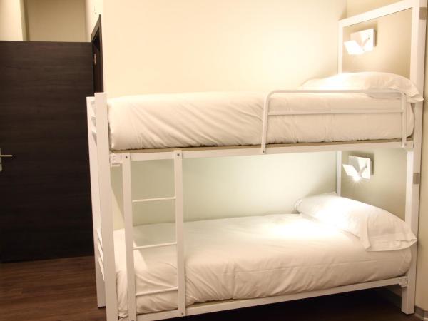 Poshtel Bilbao - Premium Hostel : photo 2 de la chambre réservé aux femmes - lit superposé dans dortoir pour femmes 12 lits avec salle de bains privative