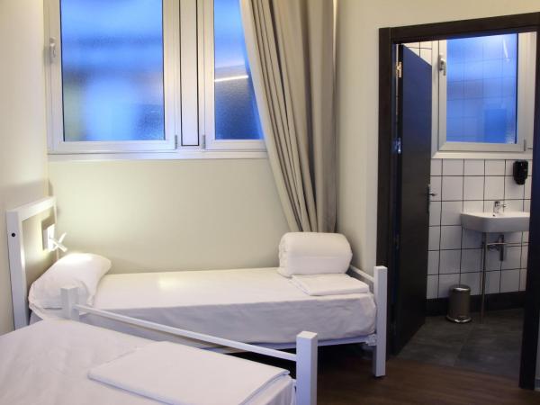 Poshtel Bilbao - Premium Hostel : photo 4 de la chambre chambre triple
