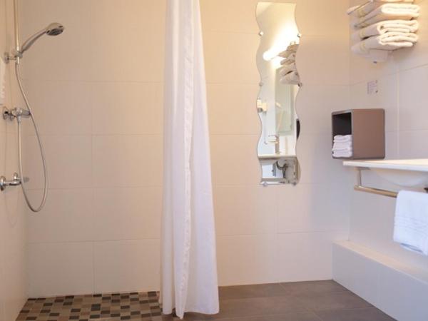 The Originals City, Hôtel La Terrasse, Tours Nord : photo 5 de la chambre chambre quadruple