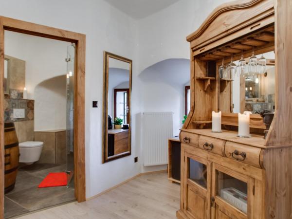 Krumlov Tower : photo 8 de la chambre chambre double lit king size