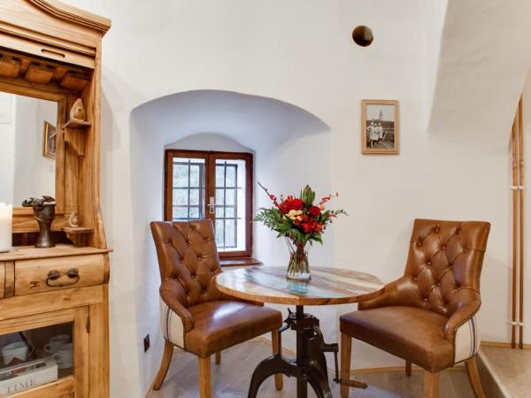 Krumlov Tower : photo 4 de la chambre chambre double lit king size