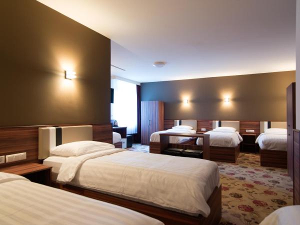 Hotel King's Court : photo 1 de la chambre chambre familiale avec salle de bains privative