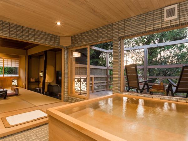 Kyoto Nanzenji Ryokan Yachiyo : photo 2 de la chambre chambre familiale de luxe avec balcon et baignoire extérieure