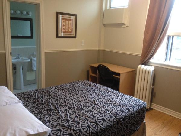 The Rex Hotel Jazz & Blues Bar : photo 1 de la chambre chambre basique avec lit double et salle de bains privative