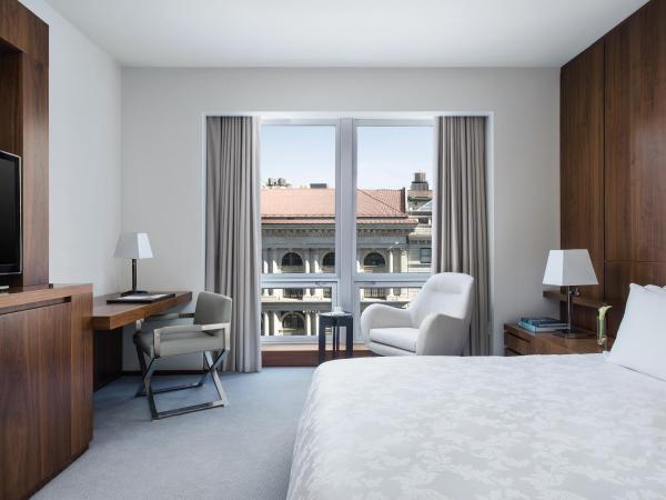 The Langham, New York, Fifth Avenue : photo 2 de la chambre hébergement lit king-size supérieur - vue sur ville