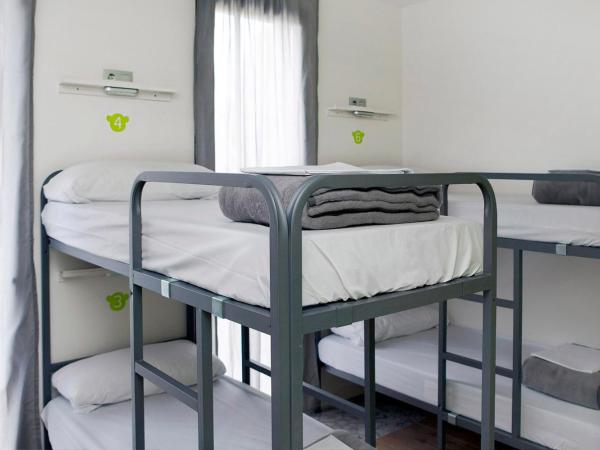 Meeting Point Hostels : photo 4 de la chambre lit dans dortoir pour femmes de 6 lits avec salle de bains privative