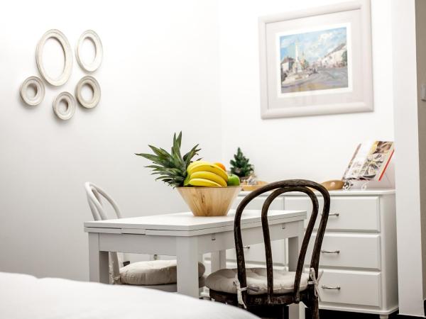 Regal Residence B&B : photo 5 de la chambre studio avec balcon 