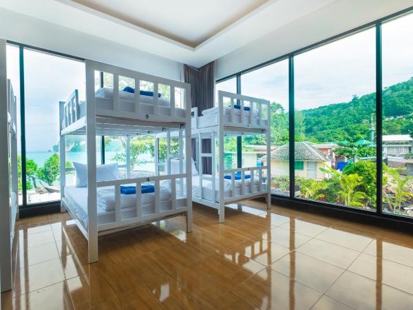 Ibiza Phi Phi : photo 5 de la chambre bed in 8-bed mixed dormitory seaview- aircon available 5pm - 11am daily