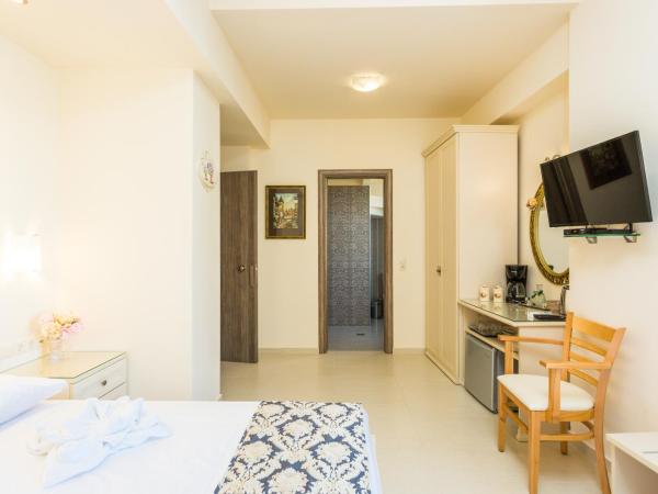 Polyxenia Suites : photo 1 de la chambre suite junior avec balcon