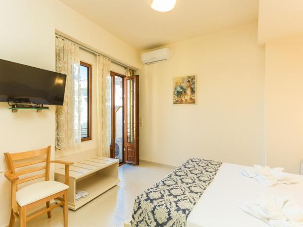 Polyxenia Suites : photo 2 de la chambre suite junior avec balcon