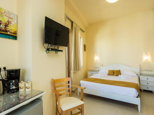 Polyxenia Suites : photo 1 de la chambre suite junior avec balcon