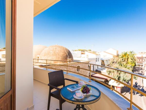 Polyxenia Suites : photo 7 de la chambre suite lit king-size avec balcon