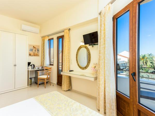 Polyxenia Suites : photo 4 de la chambre suite lit king-size avec balcon