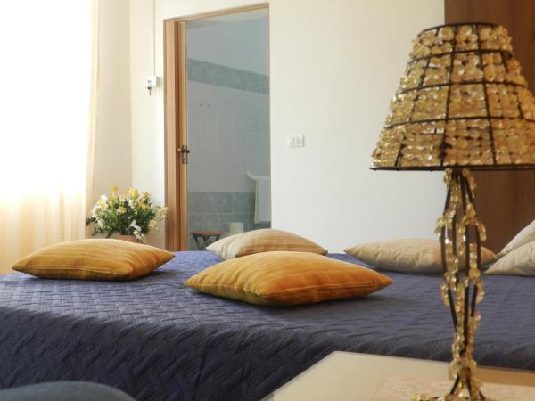 Actinia Accommodation : photo 8 de la chambre chambre triple