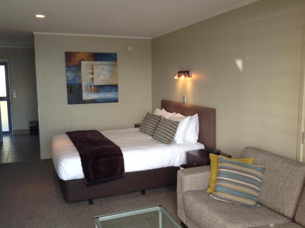 Sails on the Lake : photo 2 de la chambre studio avec baignoire spa - vue sur lac