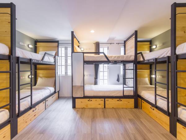 X9Hostel : photo 3 de la chambre lit simple dans dortoir mixte