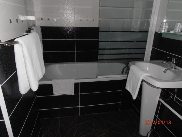 Hôtel de la Meuse : photo 4 de la chambre chambre triple