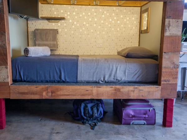 PodShare East Hollywood : photo 9 de la chambre lit simple dans dortoir mixte