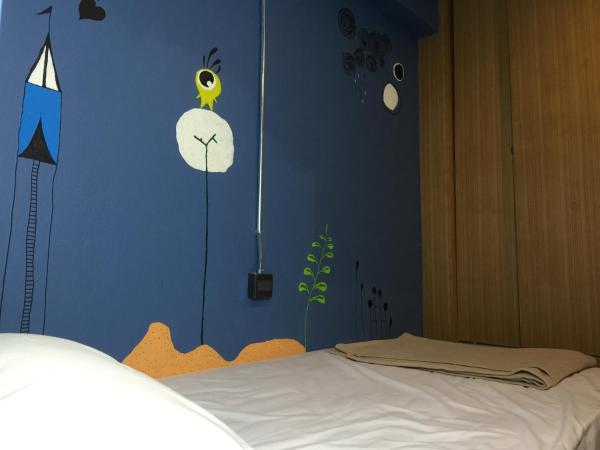 HOOT Hostel & Ratchada : photo 7 de la chambre chambre double ou lits jumeaux avec salle de bains privative