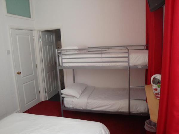 The Sandhurst Hotel : photo 1 de la chambre chambre familiale avec lits superposés (2 adultes + 2 enfants)