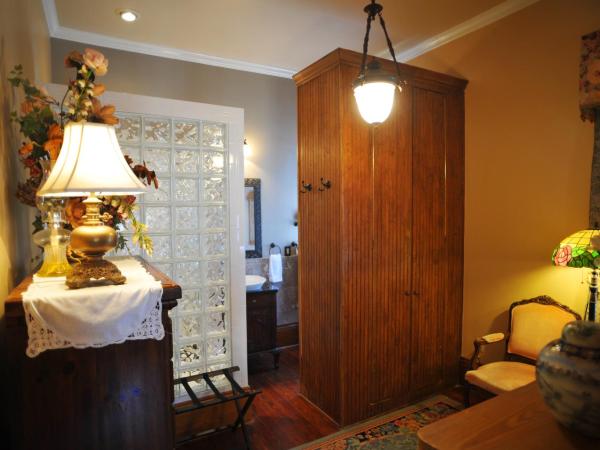 HH Whitney House - A Bed & Breakfast on the Historic Esplanade : photo 5 de la chambre suite lit queen-size