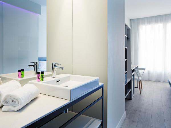 B&B HOTEL Madrid Centro Puerta del Sol : photo 9 de la chambre hébergement double premium avec terrasse