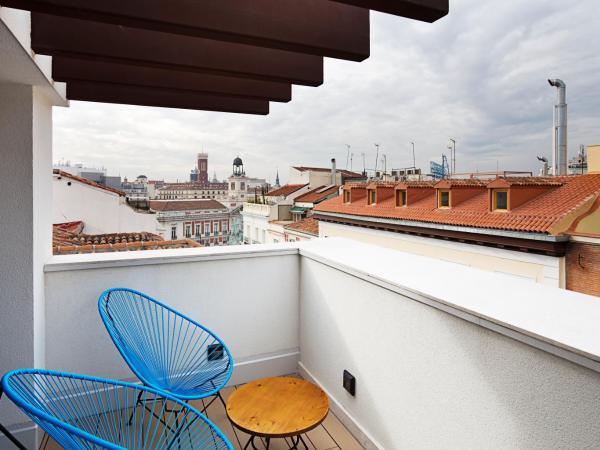 B&B HOTEL Madrid Centro Puerta del Sol : photo 8 de la chambre hébergement double premium avec terrasse