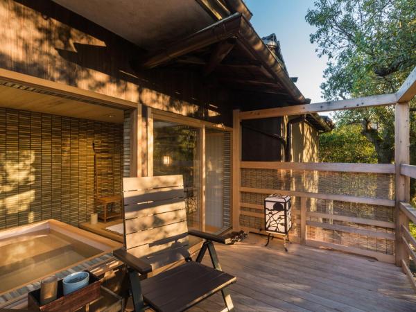 Kyoto Nanzenji Ryokan Yachiyo : photo 10 de la chambre chambre familiale de luxe avec balcon et baignoire extérieure