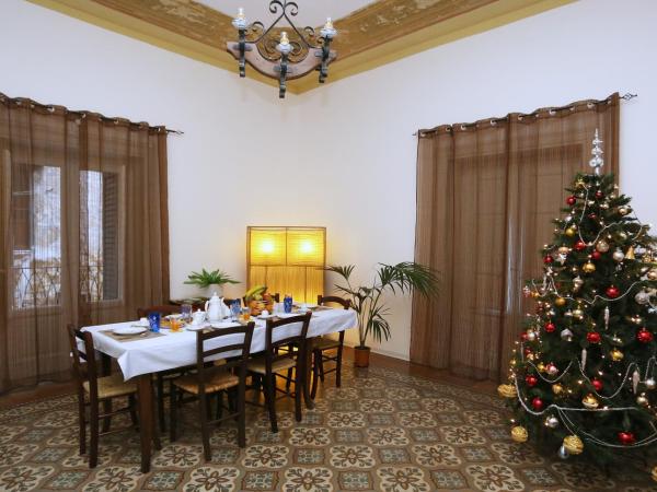 Rest and Go : photo 5 de la chambre chambre triple avec salle de bains privative séparée