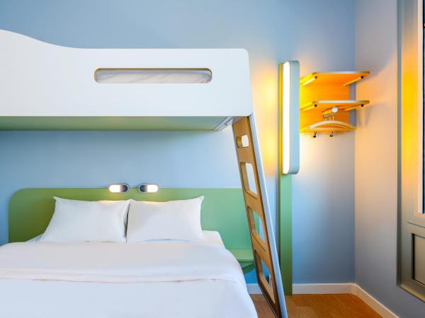 ibis budget Concarneau : photo 1 de la chambre chambre triple