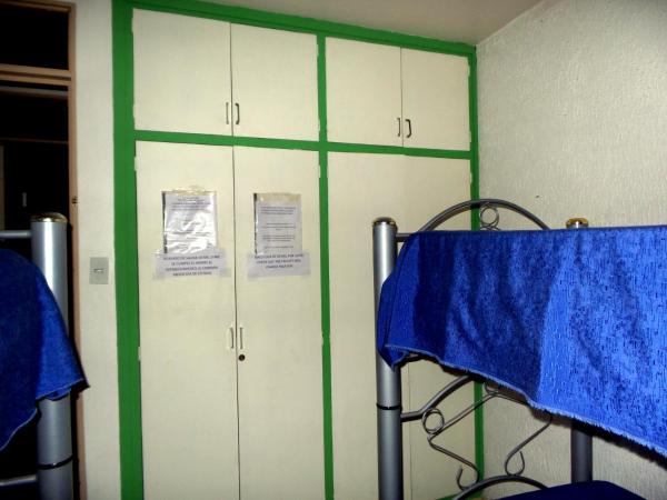 Hostel Otro Mundo : photo 2 de la chambre chambre quadruple avec salle de bains commune