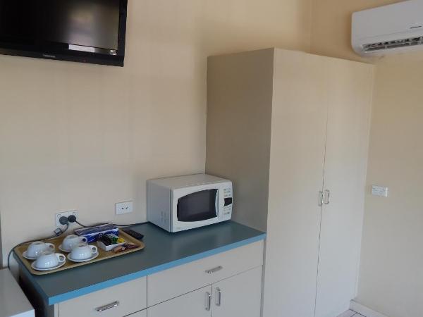 Jacksons Motor Inn : photo 4 de la chambre chambre familiale avec baignoire