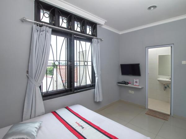 RedDoorz Plus @ Radio Dalam 2 : photo 3 de la chambre chambre double reddoorz