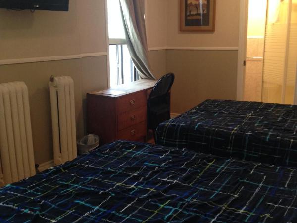 The Rex Hotel Jazz & Blues Bar : photo 1 de la chambre chambre 2 lits doubles avec salle de bains privative