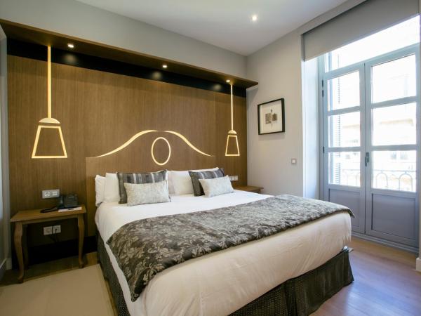 Legazpi Doce Rooms & Suites : photo 9 de la chambre appartement 3 chambres avec balcon