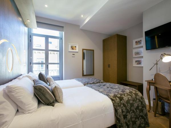 Legazpi Doce Rooms & Suites : photo 10 de la chambre appartement 1 chambre avec balcon