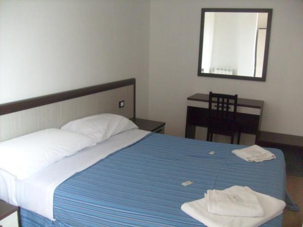 Euro Inn B&B : photo 1 de la chambre chambre double ou lits jumeaux