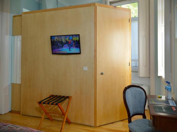 Dukes Corner Guest House : photo 3 de la chambre chambre double ou lits jumeaux - vue sur jardin