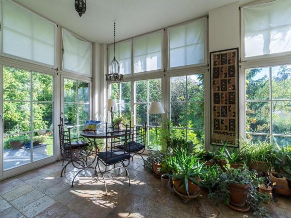 Embassy Row BnB : photo 2 de la chambre chambre double - vue sur jardin