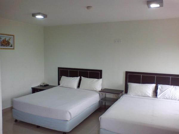 Hotel Orient : photo 1 de la chambre chambre familiale avec fenêtre