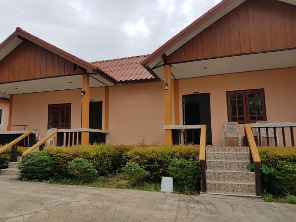 Lanta Paradise Beach Resort : photo 1 de la chambre chambre lit king-size - vue sur montagne