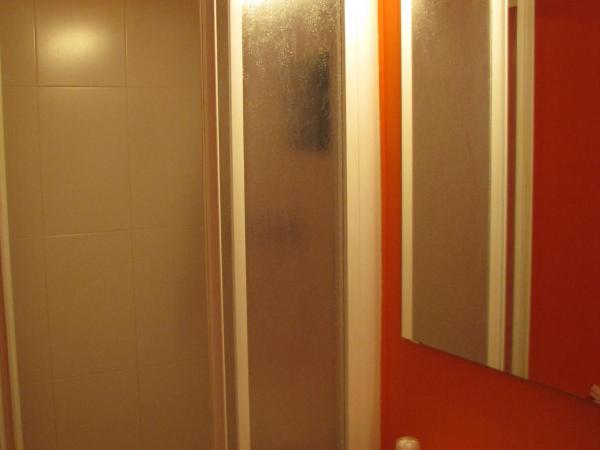 Barri Antic Hostel & Pub : photo 7 de la chambre chambre quadruple