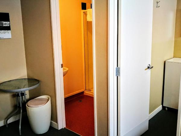 Astray Motel : photo 10 de la chambre appartement familial 1 chambre